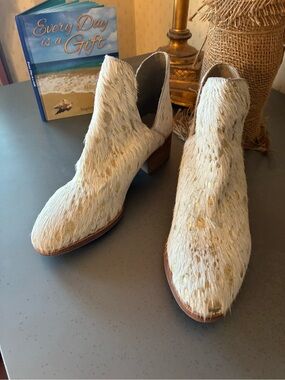 Coconuts by Matisse Pronto Cow Hair Western Booties, CREAM and GOLD SPECS.